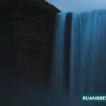 Alunan Air Puisi Carolina Naunik