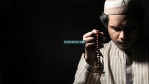 Puisi Sedang Tuhan pun Menulis