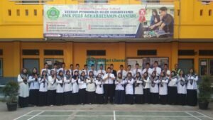 Membangun Sebuah Komunikasi yang Baik dan Benar dengan Penggunaan Bahasa Indonesia yang Tepat dan Santun di Lingkungan SMK Plus Ashabulyamin Cianjur