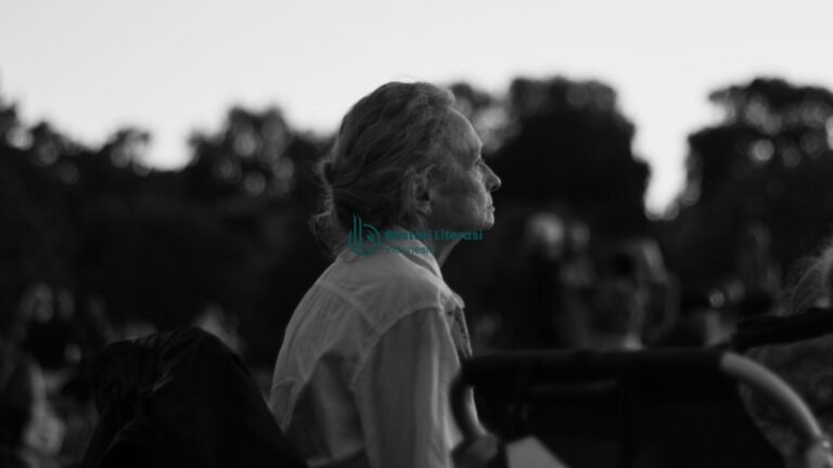 Tentang Wanita Bergelar Ibu - Puisi Muthomimah