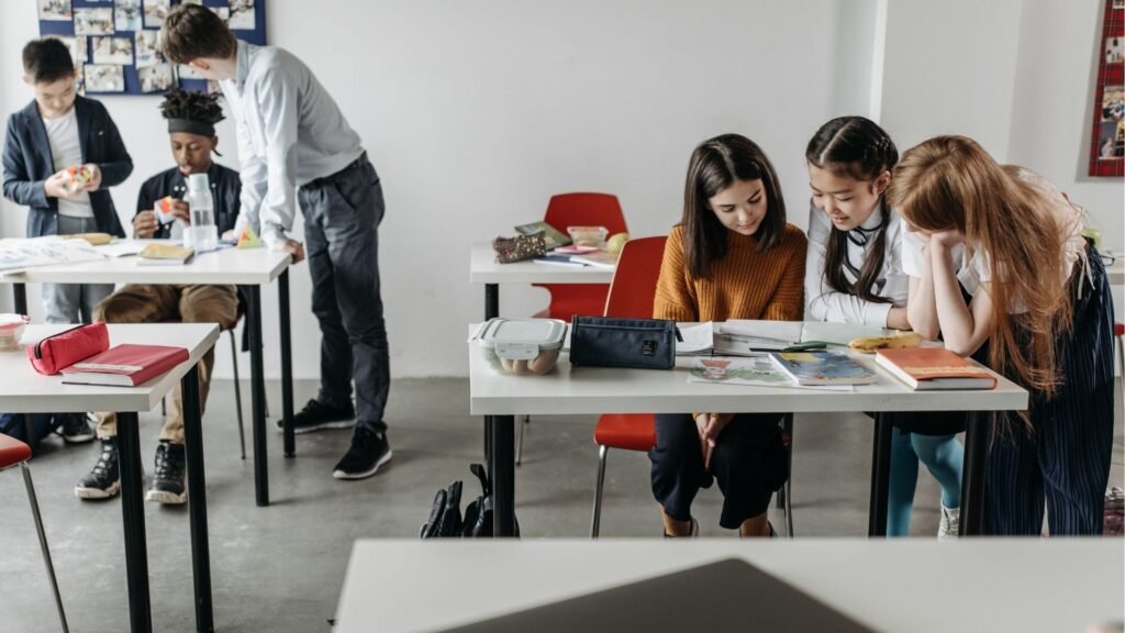 MENJEMPUT ASA DI DESA KECIL Puisi: Ammar Chania
