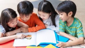 JEJAK DI KAKI PAPAN TULIS Puisi: Indri Kartika Putri