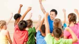 MENGGALI ASA DAN NESTAPA DALAM MENABUR ILMU Puisi: Dwi Juliana