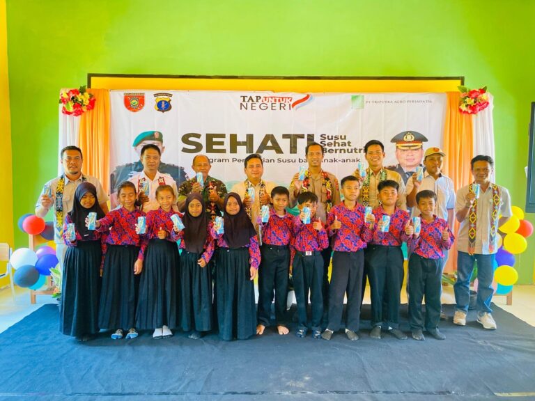 PT Etam Bersama Lestari Serahkan Ribuan Kotak Susu untuk Anak TK dan SD di Sangkulirang