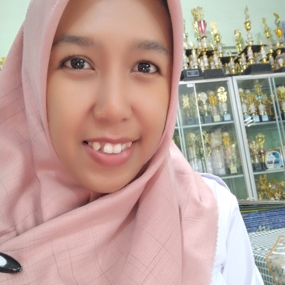 Eeng Luthfiana